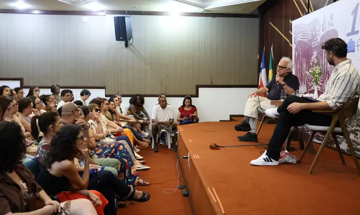 Memória é fundamental na literatura, diz escritor Milton Hatoum