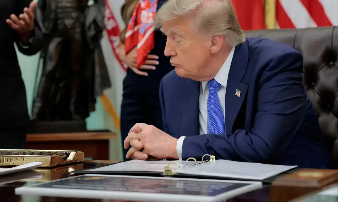 OMS defende calendário vacinal após Trump reduzir imunização infantil