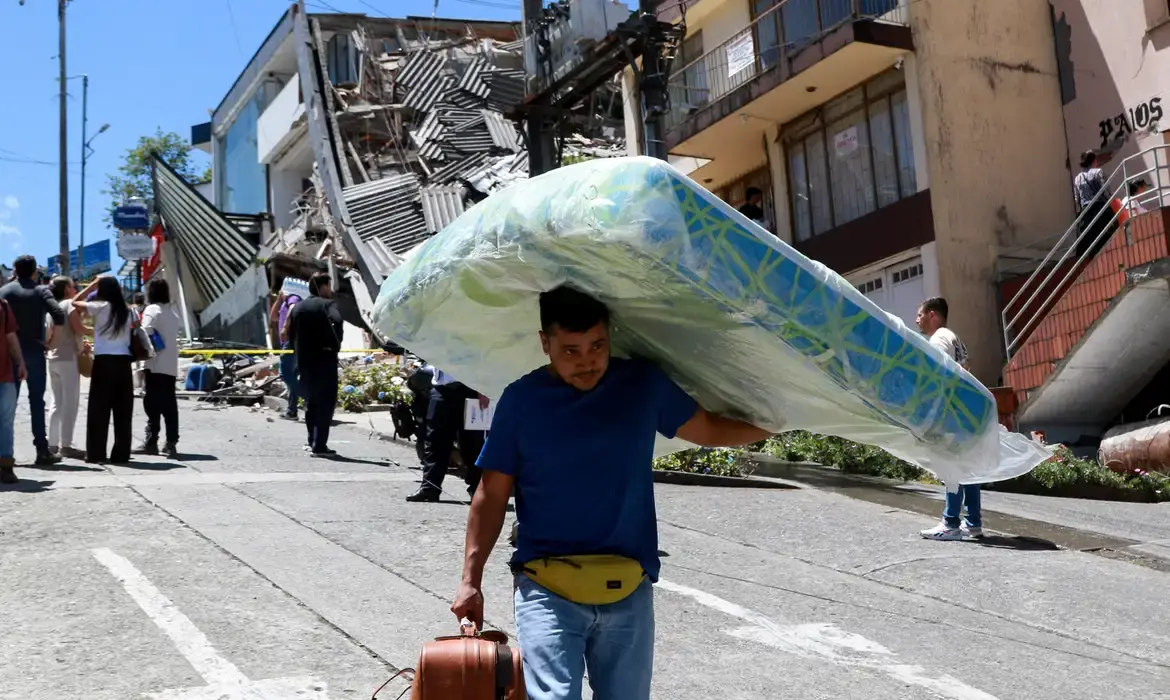 Número de mortos no terremoto da Colômbia sobe para 224
