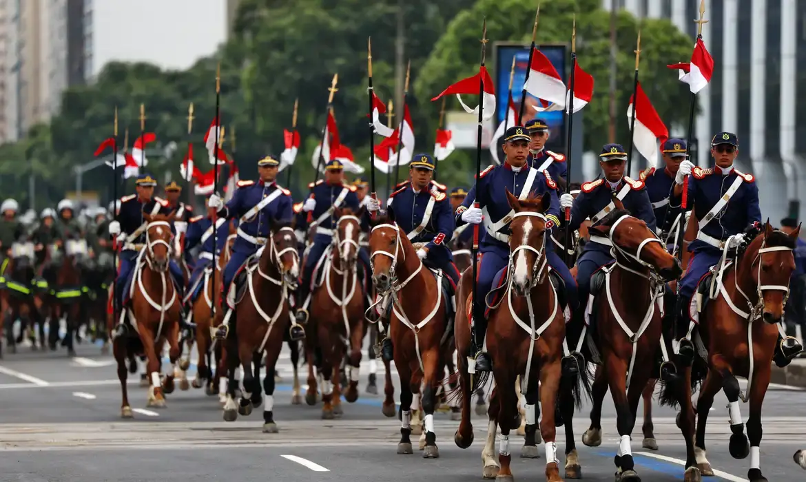 Tradicional desfile cívico-militar é realizado no Rio de Janeiro