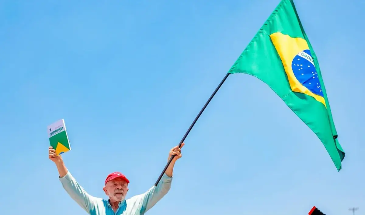 Brasil, de amor eterno seja símbolo desse povo que te abraçou