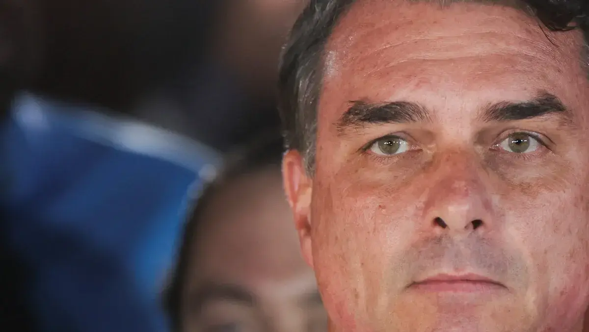 Polícia Federal precisa explicar por que deixou Flávio escapar