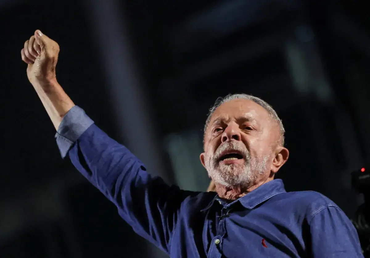 Lula vitorioso promete participação popular e crescimento voltado ao futuro